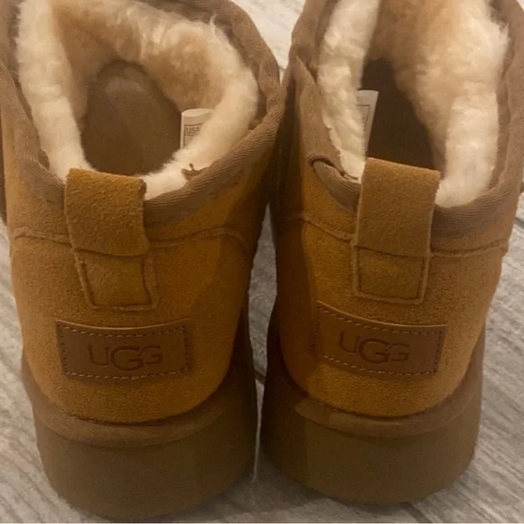 UGG Brown Sole Boots platforms - Picture 2 of 2